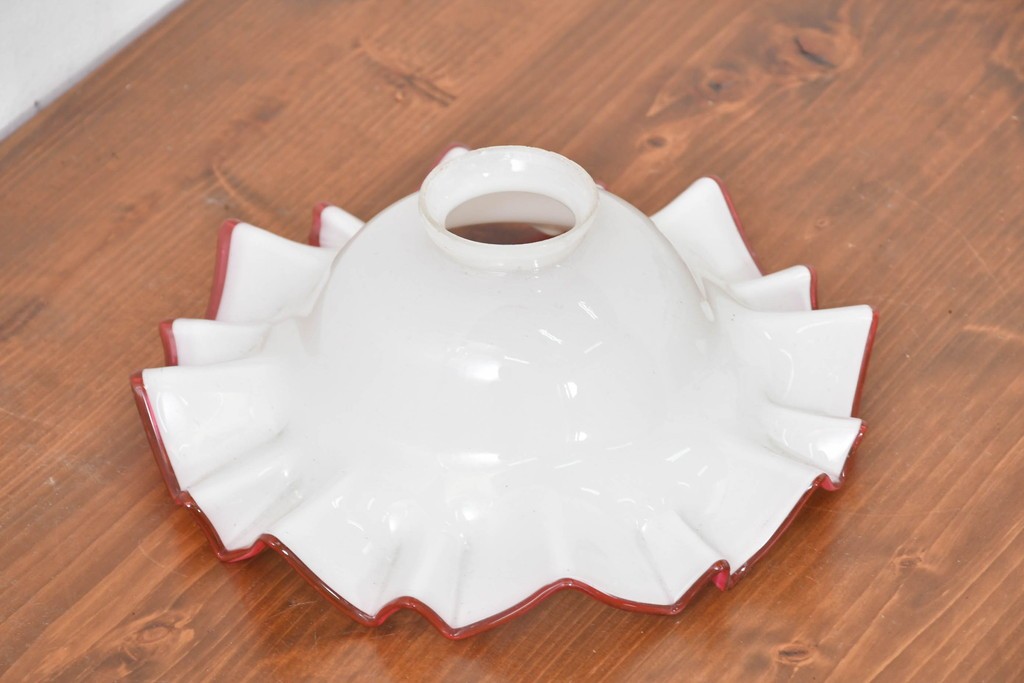 《引っ掛けシーリング式ペンダントライト加工費込み》　和製アンティーク　大正～昭和初期　当時物　赤縁の波打つようなフリル形状がかわいらしいペンダントライト　(R-084093)