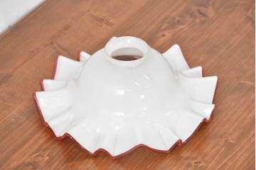 《引っ掛けシーリング式ペンダントライト加工費込み》　和製アンティーク　大正～昭和初期　当時物　赤縁の波打つようなフリル形状がかわいらしいペンダントライト　(R-084093)