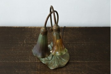 中古　スイス　アンティーク調　花形ガラスシェードのデスクライト　(R-084096)