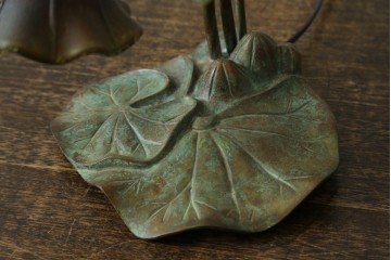 中古　スイス　アンティーク調　花形ガラスシェードのデスクライト　(R-084096)