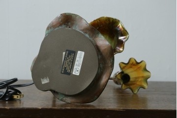 中古　スイス　アンティーク調　花形ガラスシェードのデスクライト　(R-084096)