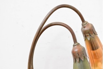 中古　スイス　アンティーク調　花形ガラスシェードのデスクライト　(R-084096)