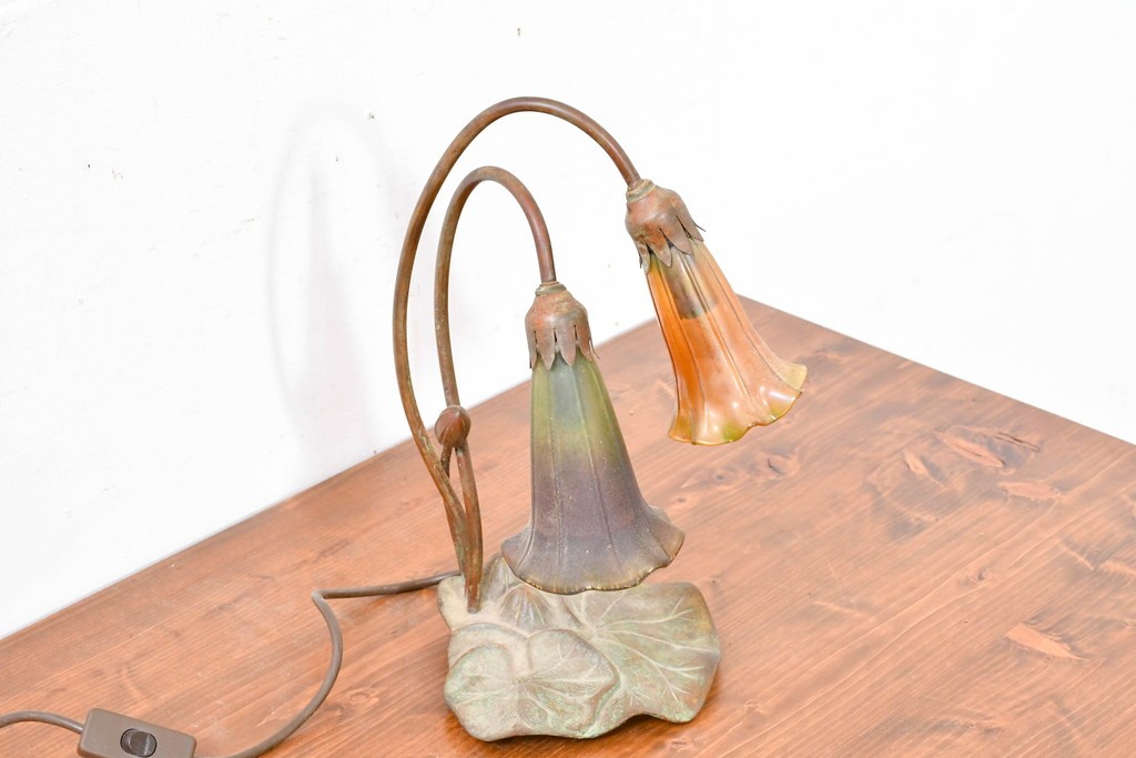 中古　スイス　アンティーク調　花形ガラスシェードのデスクライト　(R-084096)