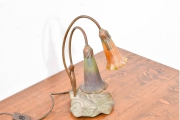 中古　スイス　アンティーク調　花形ガラスシェードのデスクライト　(R-084096)