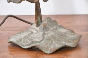 中古　スイス　アンティーク調　花形ガラスシェードのデスクライト　(R-084096)