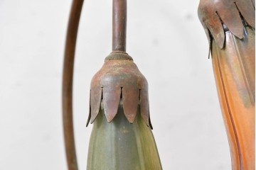 中古　スイス　アンティーク調　花形ガラスシェードのデスクライト　(R-084096)