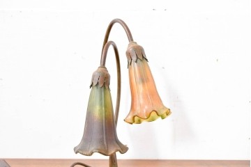 中古　スイス　アンティーク調　花形ガラスシェードのデスクライト　(R-084096)