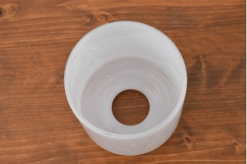 《引っ掛けシーリング式ペンダントライト加工費込み》　和製アンティーク　乳白色のシンプルなペンダントライト　(R-084099)