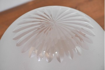 《引っ掛けシーリング式ペンダントライト加工費込み》　和製アンティーク　切子ガラスの星模様が美しい球体型ペンダントライト　(R-084100)