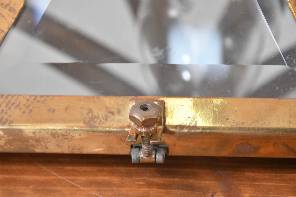 オーストリアアンティーク　希少!!　ヨーゼフ・ホフマン(Josef Hoffmann)　真鍮製　多面体フォルムが美しいミラーバックのシーリングライト　(R-084102)