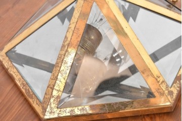 オーストリアアンティーク　希少!!　ヨーゼフ・ホフマン(Josef Hoffmann)　真鍮製　多面体フォルムが美しいミラーバックのシーリングライト　(R-084102)