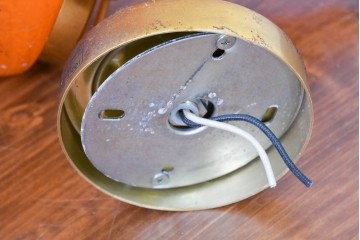 和製ヴィンテージ　鮮やかなオレンジ被せガラスシェードが味わい深いレトロデザインの壁掛け照明　(R-084106)