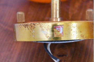 和製ヴィンテージ　鮮やかなオレンジ被せガラスシェードが味わい深いレトロデザインの壁掛け照明　(R-084106)