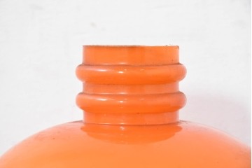 和製ヴィンテージ　レトロな佇まいが印象的なオレンジ被せガラスの壁掛け照明　(R-084107)