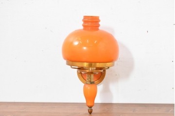 和製ヴィンテージ　レトロな佇まいが印象的なオレンジ被せガラスの壁掛け照明　(R-084107)
