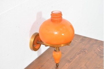 和製ヴィンテージ　レトロな佇まいが印象的なオレンジ被せガラスの壁掛け照明　(R-084107)
