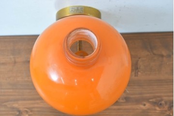 和製ヴィンテージ　レトロな佇まいが印象的なオレンジ被せガラスの壁掛け照明　(R-084107)