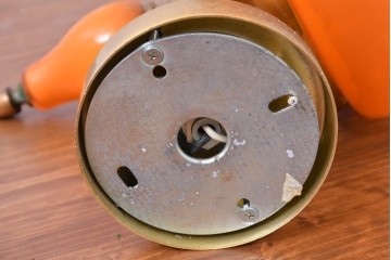 和製ヴィンテージ　レトロな佇まいが印象的なオレンジ被せガラスの壁掛け照明　(R-084107)