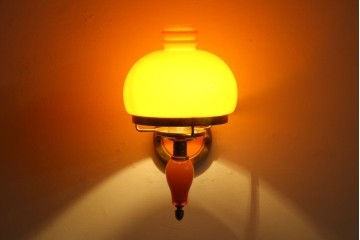 和製ヴィンテージ　レトロな被せガラスの壁掛け照明　(R-084114)