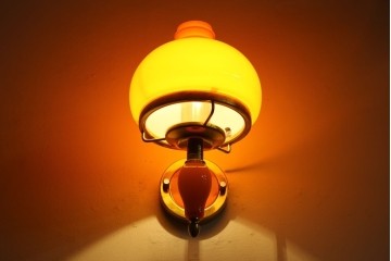 和製ヴィンテージ　レトロな被せガラスの壁掛け照明　(R-084114)
