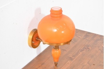 和製ヴィンテージ　被せガラスの温かな趣が漂うレトロデザインの壁掛け照明　(R-084114)