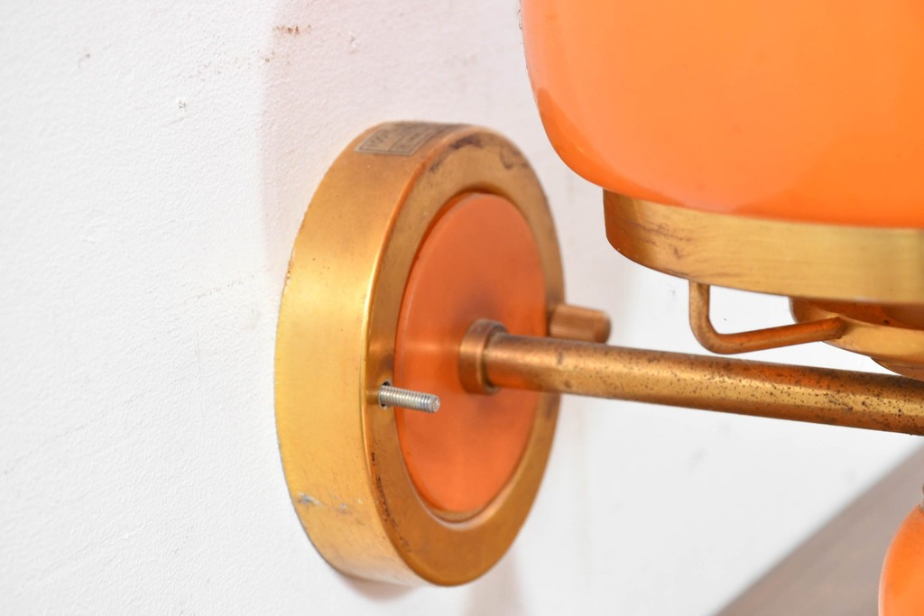 和製ヴィンテージ　被せガラスの温かな趣が漂うレトロデザインの壁掛け照明　(R-084114)