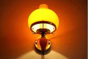 和製ヴィンテージ　レトロな被せガラスの壁掛け照明　(R-084115)