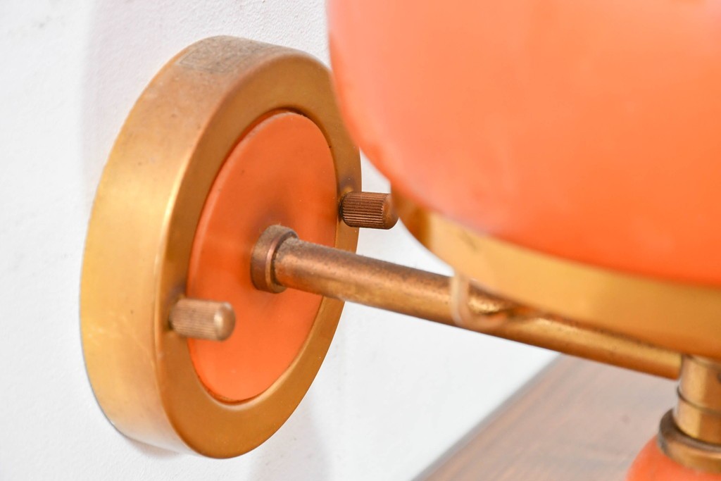 和製ヴィンテージ　被せガラスの温かな趣が漂うレトロデザインの壁掛け照明　(R-084115)