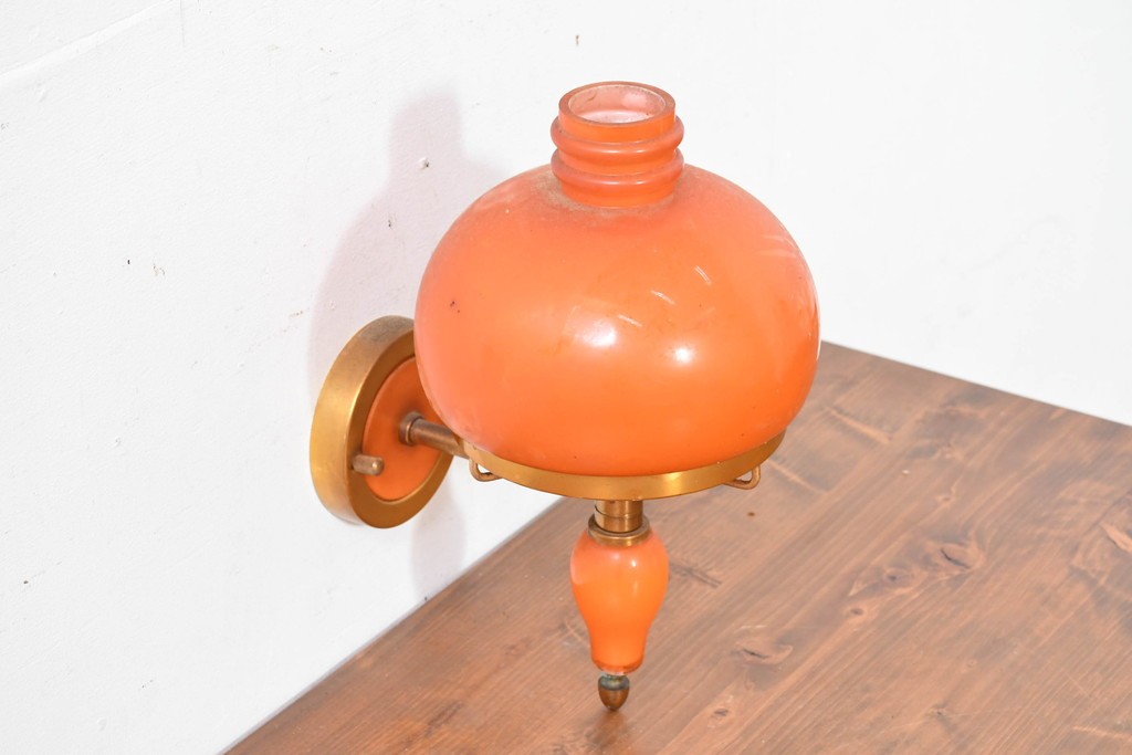 和製ヴィンテージ　被せガラスの温かな趣が漂うレトロデザインの壁掛け照明　(R-084115)