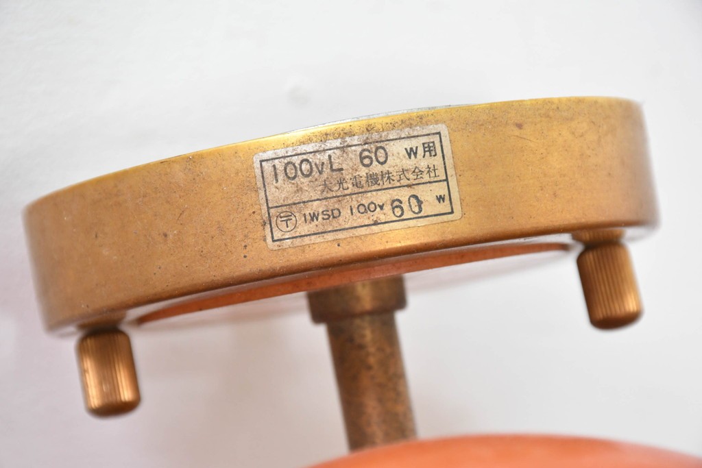 和製ヴィンテージ　被せガラスの温かな趣が漂うレトロデザインの壁掛け照明　(R-084115)