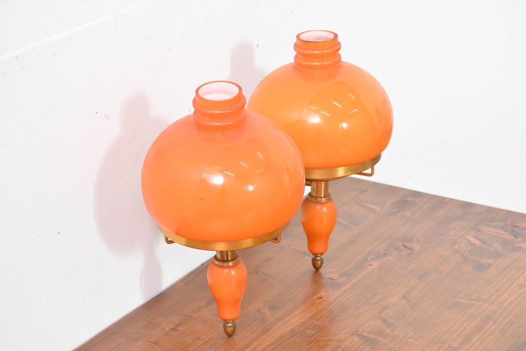 和製ヴィンテージ　被せガラスの温かな趣が漂うレトロデザインの壁掛け2灯照明　(R-084116)