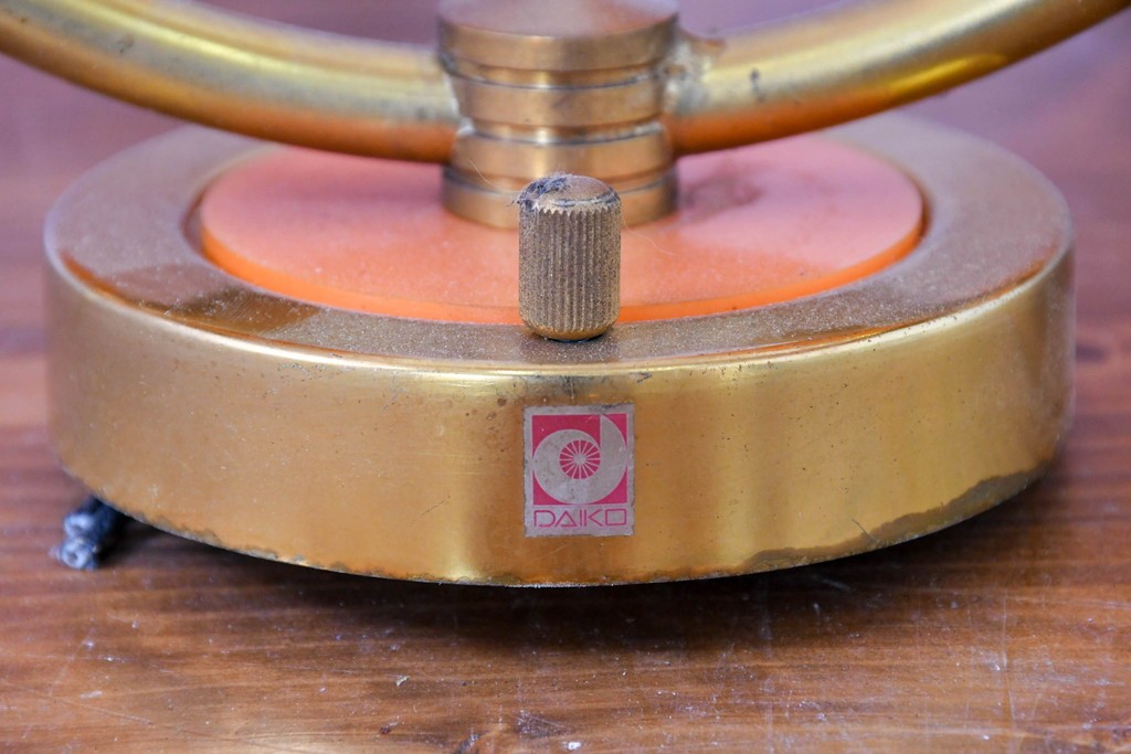 和製ヴィンテージ　被せガラスの温かな趣が漂うレトロデザインの壁掛け2灯照明　(R-084116)