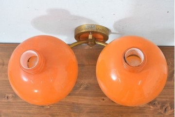 和製ヴィンテージ　被せガラスの温かな趣が漂うレトロデザインの壁掛け2灯照明　(R-084116)