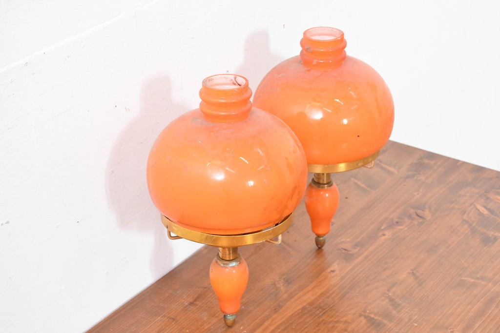 和製ヴィンテージ　被せガラスの温かな趣が漂うレトロデザインの壁掛け2灯照明　(R-084117)