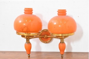 和製ヴィンテージ　被せガラスの温かな趣が漂うレトロデザインの壁掛け2灯照明　(R-084117)