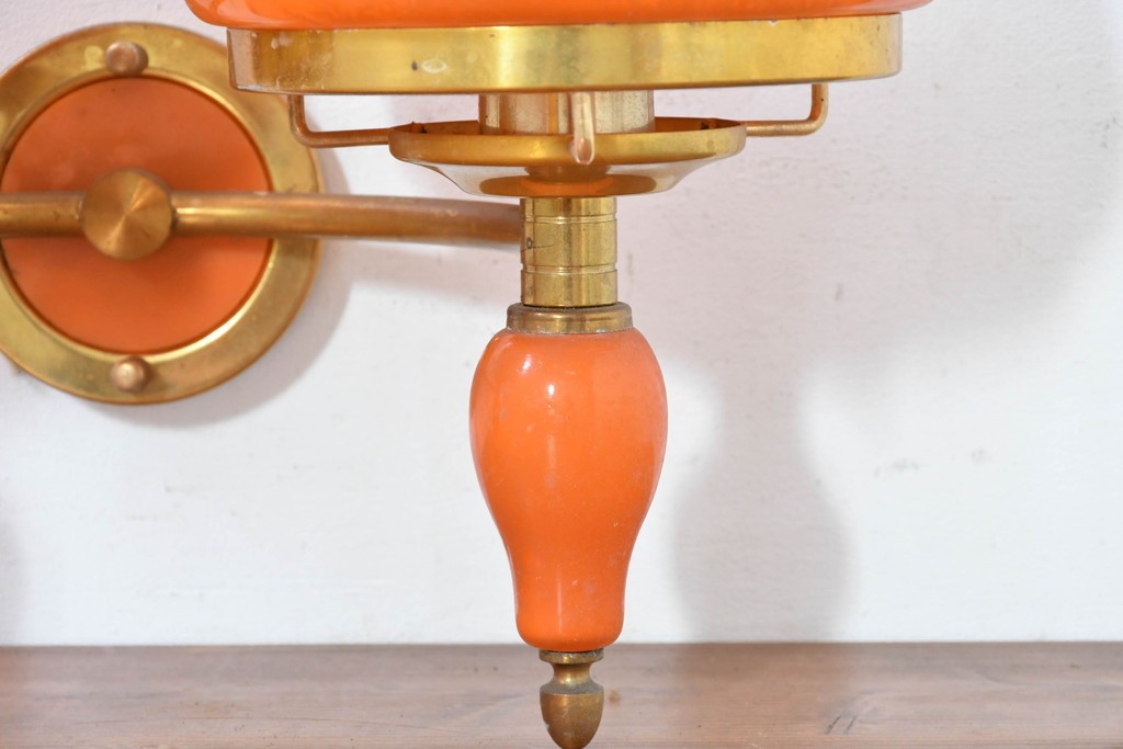 和製ヴィンテージ　被せガラスの温かな趣が漂うレトロデザインの壁掛け2灯照明　(R-084117)