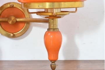 和製ヴィンテージ　被せガラスの温かな趣が漂うレトロデザインの壁掛け2灯照明　(R-084117)