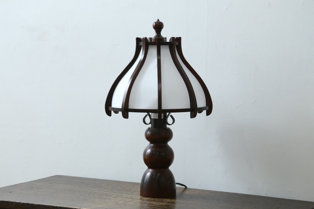 和製ヴィンテージ　北海道民芸家具　木枠の曲線と挽物脚が印象的な卓上照明　(R-084123)