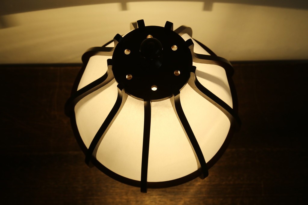 和製ヴィンテージ　北海道民芸家具　木枠の曲線と挽物脚が印象的な卓上照明　(R-084123)