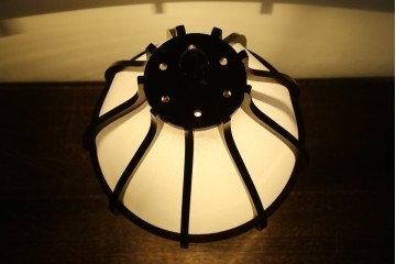 和製ヴィンテージ　北海道民芸家具　木枠の曲線と挽物脚が印象的な卓上照明　(R-084123)