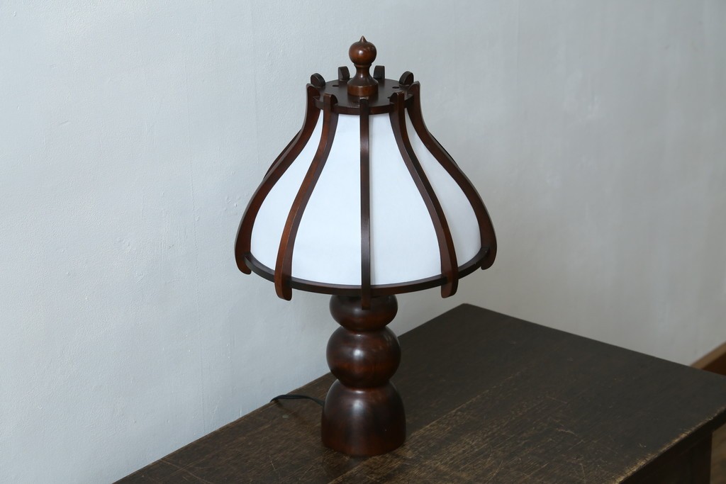 和製ヴィンテージ　北海道民芸家具　木枠の曲線と挽物脚が印象的な卓上照明　(R-084123)