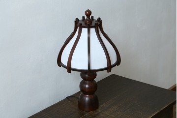 和製ヴィンテージ　北海道民芸家具　木枠の曲線と挽物脚が印象的な卓上照明　(R-084123)