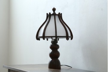 和製ヴィンテージ　北海道民芸家具　木枠の曲線と挽物脚が印象的な卓上照明　(R-084123)