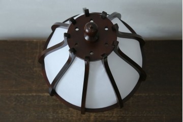 和製ヴィンテージ　北海道民芸家具　木枠の曲線と挽物脚が印象的な卓上照明　(R-084123)