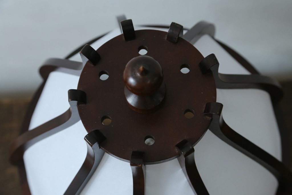 和製ヴィンテージ　北海道民芸家具　木枠の曲線と挽物脚が印象的な卓上照明　(R-084123)