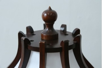 和製ヴィンテージ　北海道民芸家具　木枠の曲線と挽物脚が印象的な卓上照明　(R-084123)