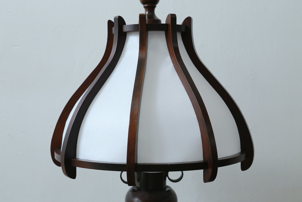 和製ヴィンテージ　北海道民芸家具　木枠の曲線と挽物脚が印象的な卓上照明　(R-084123)