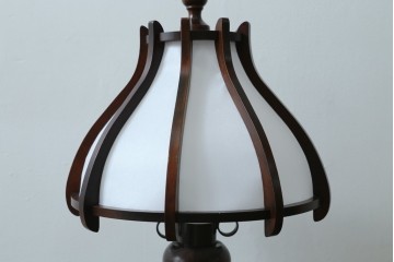 和製ヴィンテージ　北海道民芸家具　木枠の曲線と挽物脚が印象的な卓上照明　(R-084123)