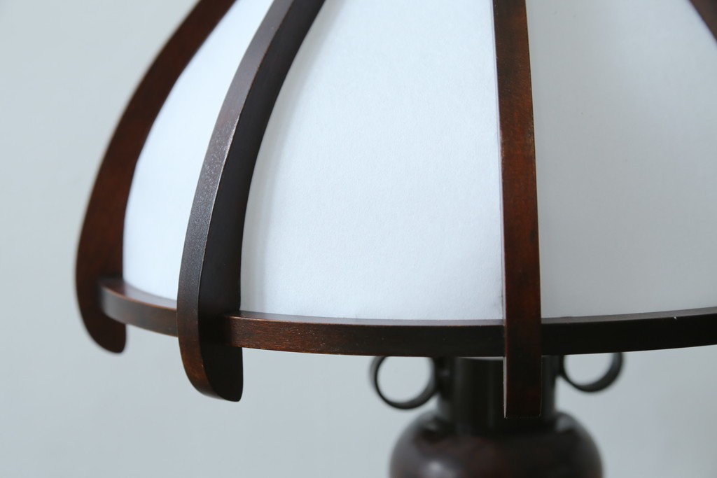 和製ヴィンテージ　北海道民芸家具　木枠の曲線と挽物脚が印象的な卓上照明　(R-084123)