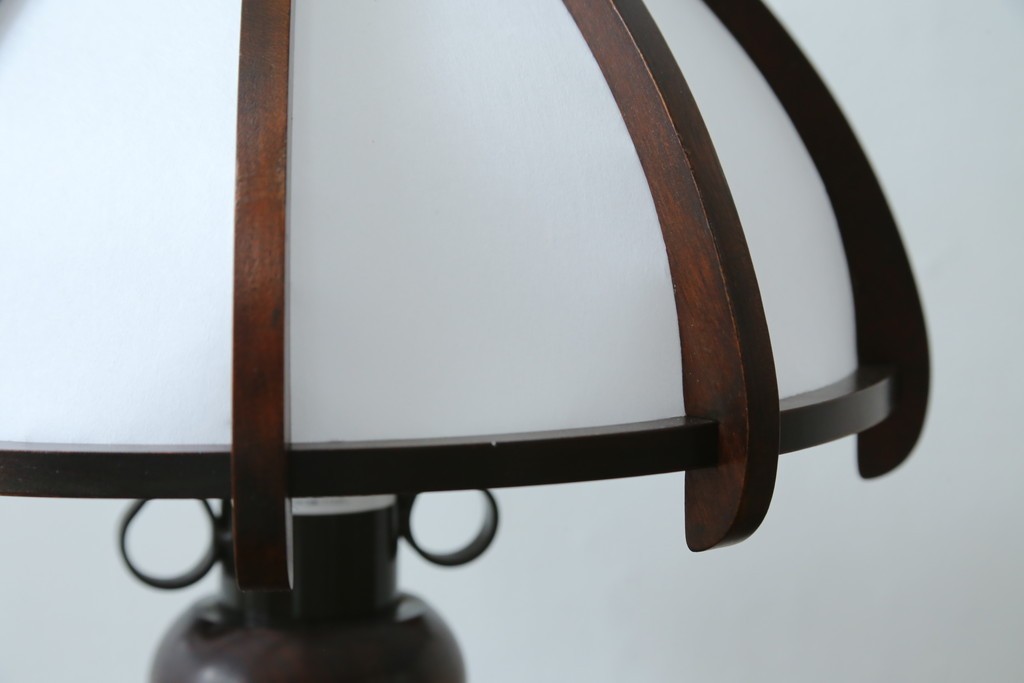 和製ヴィンテージ　北海道民芸家具　木枠の曲線と挽物脚が印象的な卓上照明　(R-084123)